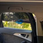 La protezione solare solarplexius è montata su un finestrino laterale avvolto dai nervi