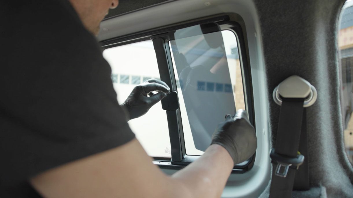 Film Solaire Teinté Prédécoupé Pour VW Caddy 2020-... - Vitres Arrière & Lunette - 5% Noir Fumé - Haute Protection UV Et Chaleur